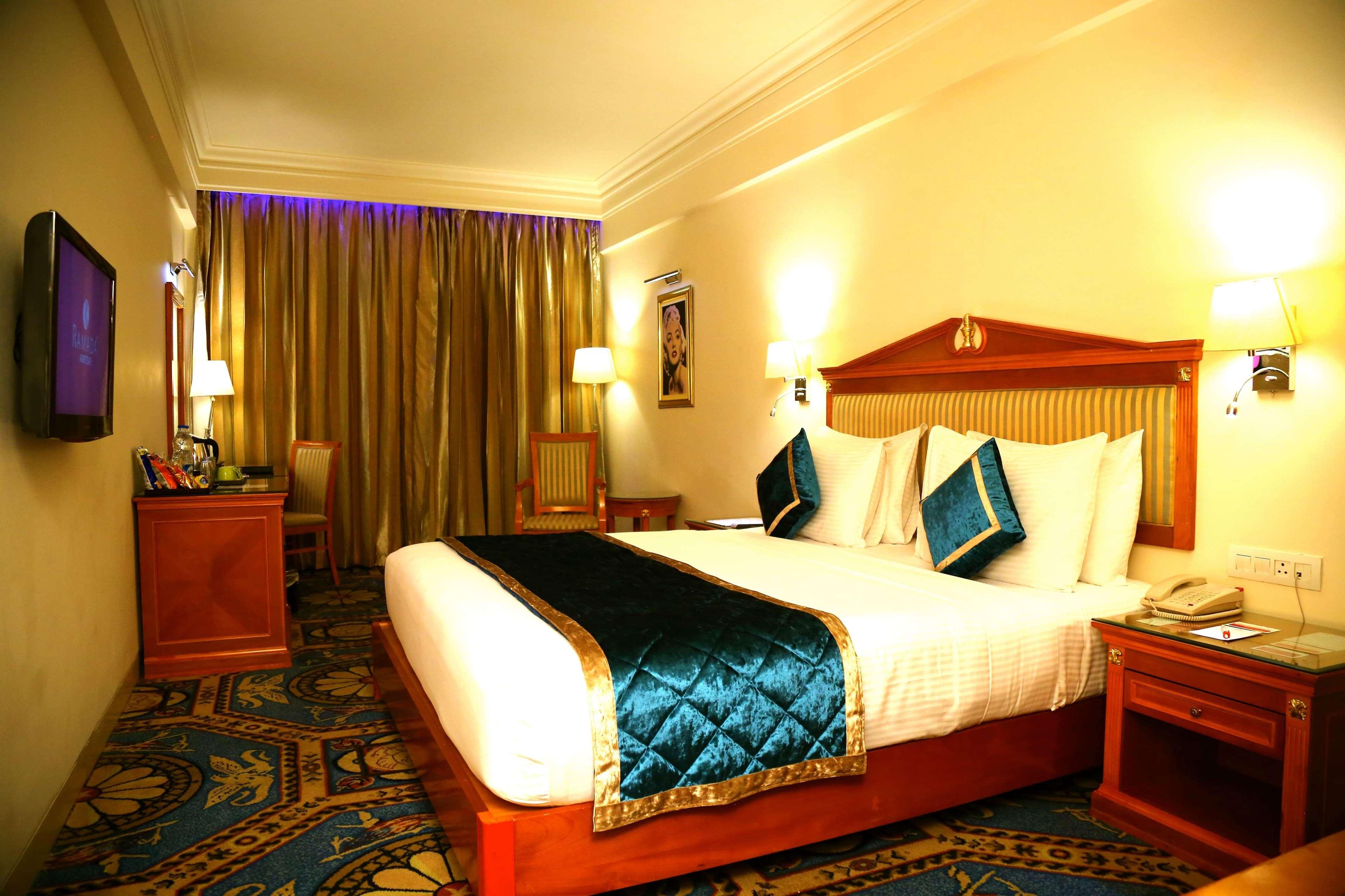 Hotel Ramada By Wyndham Amritsar Exterior foto