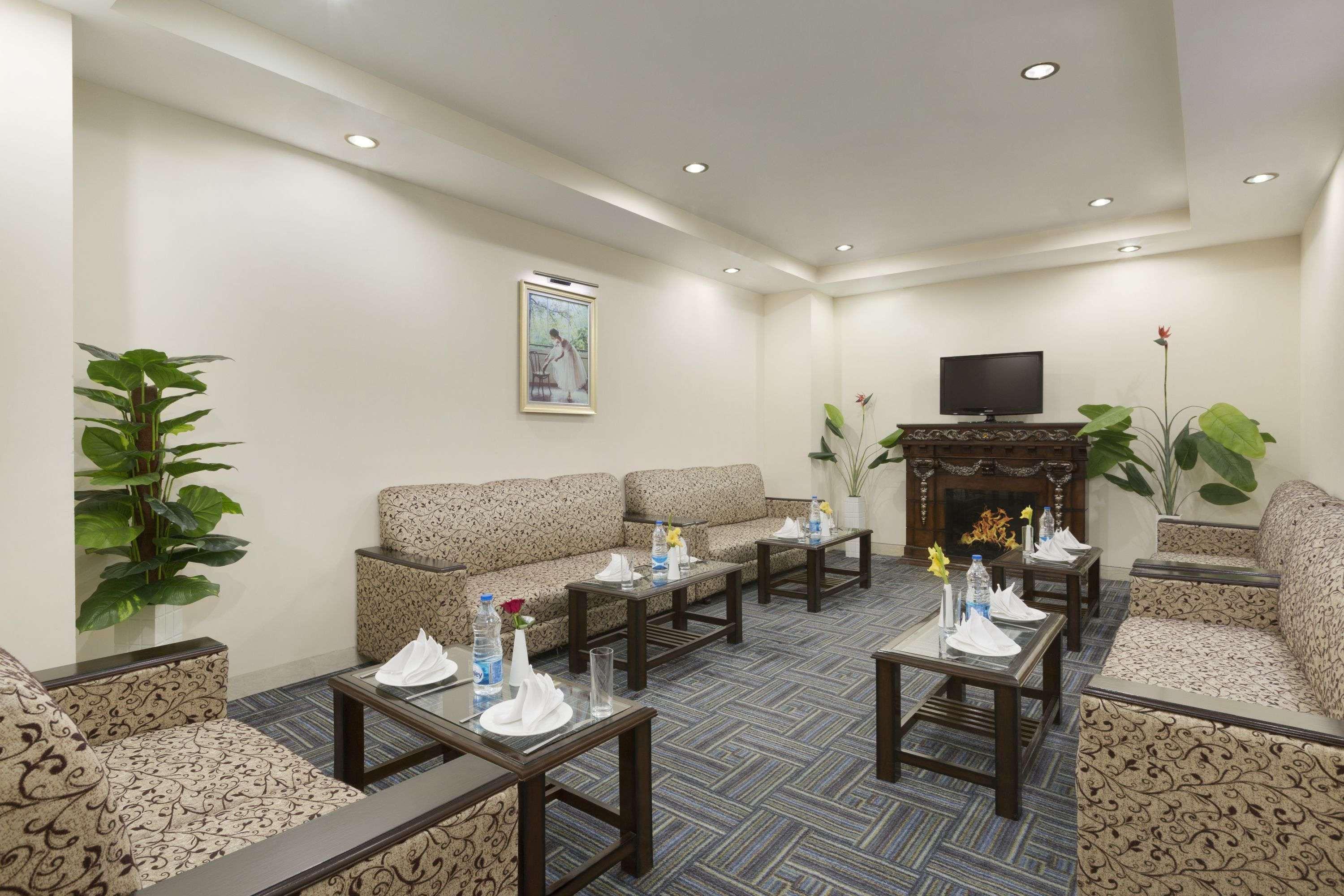 Hotel Ramada By Wyndham Amritsar Exterior foto