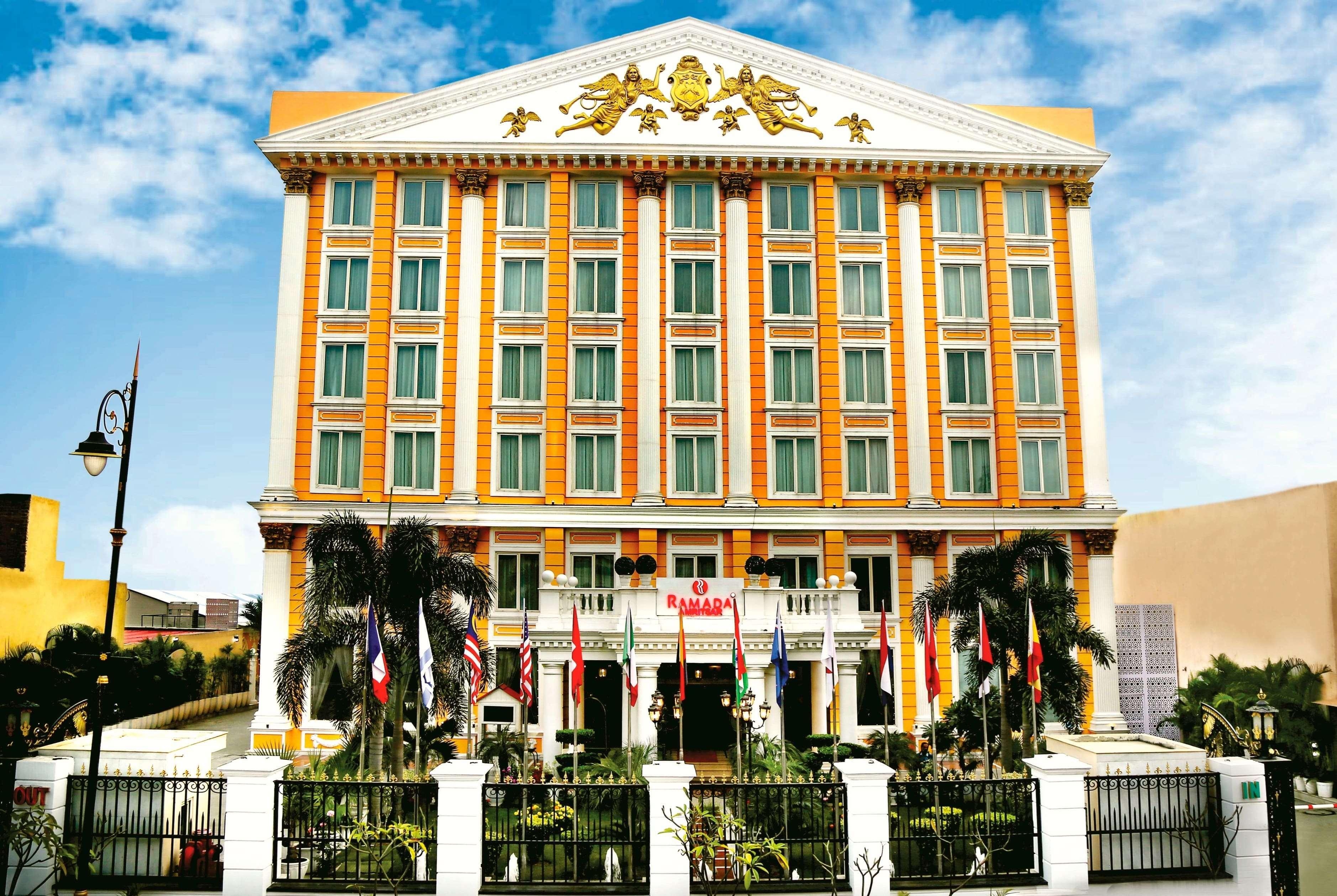 Hotel Ramada By Wyndham Amritsar Exterior foto