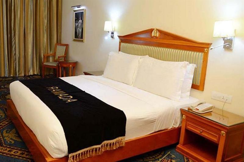 Hotel Ramada By Wyndham Amritsar Exterior foto