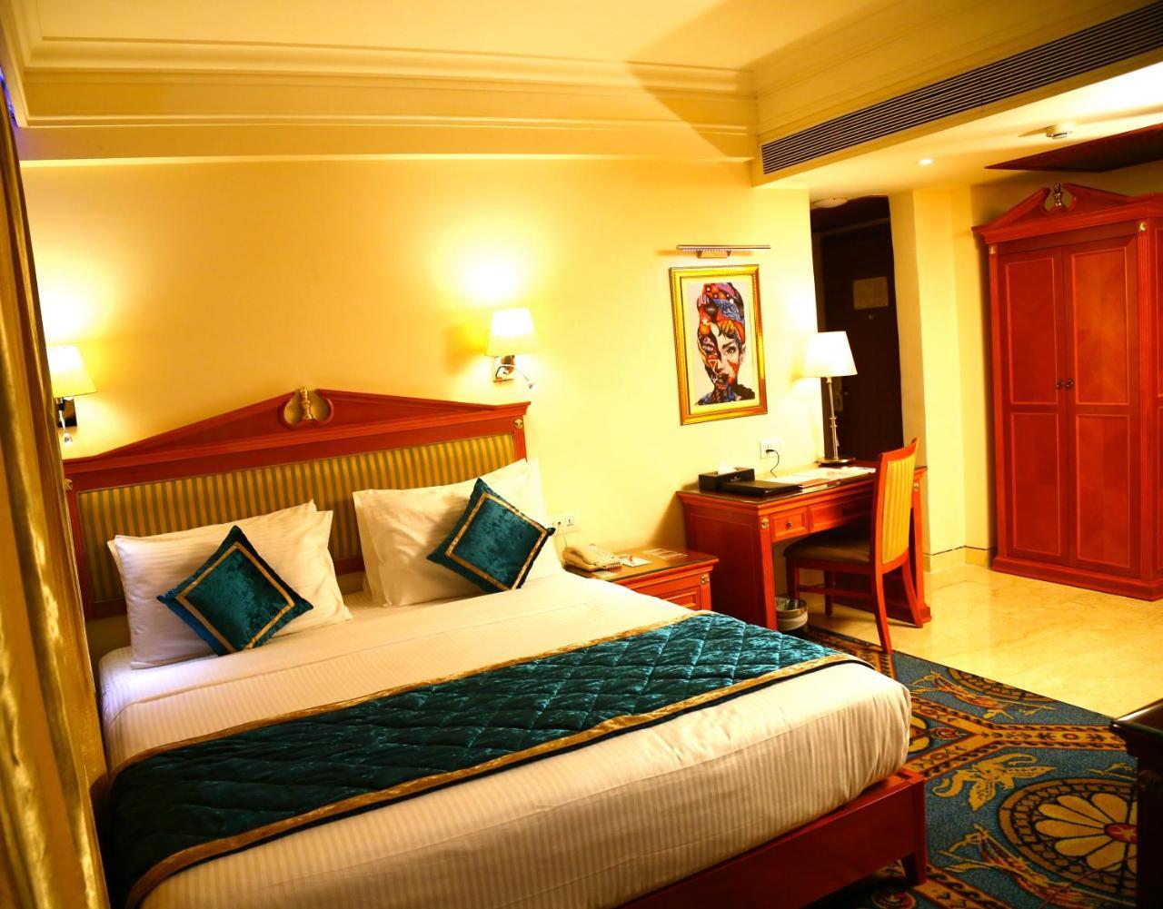 Hotel Ramada By Wyndham Amritsar Exterior foto
