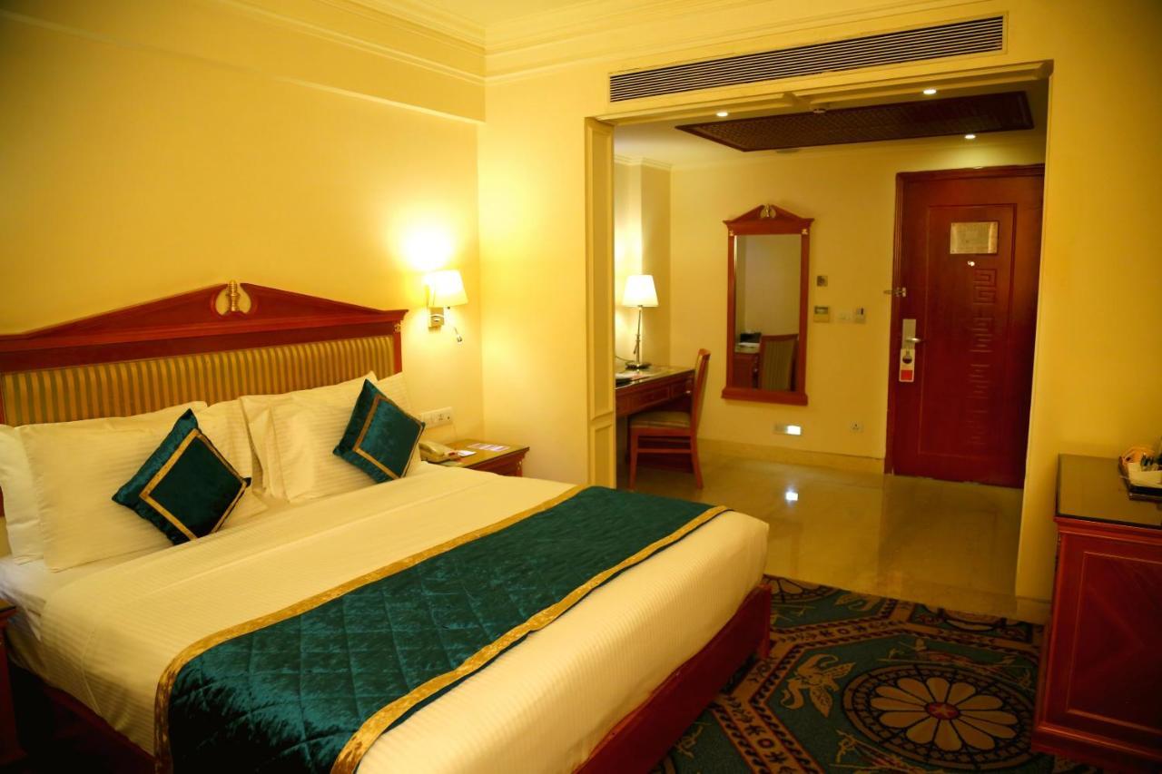 Hotel Ramada By Wyndham Amritsar Exterior foto